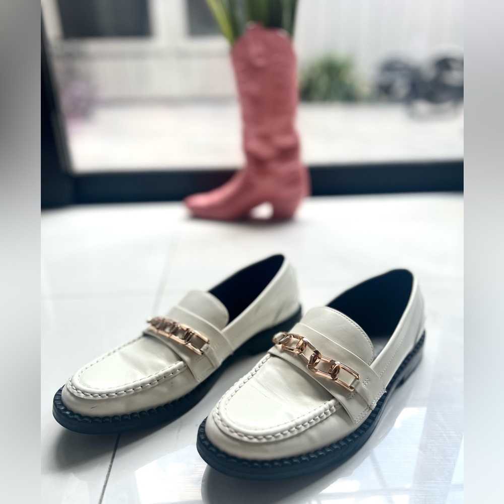 Zara white leather gold chain moccasins loafers Sz 8.5 EU 39